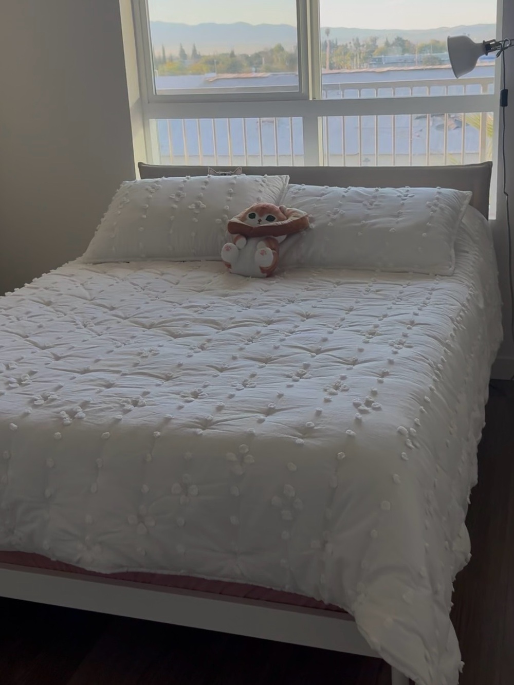 West Elm White Pom-Pom Textured Comforter Set w Shams : QUEEN
